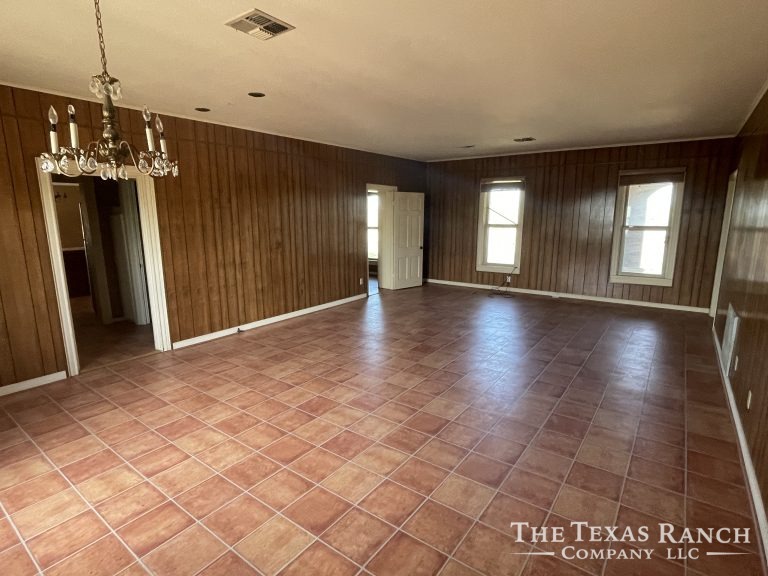 225 acres Dimmit County, Texas The Texas Ranch Company